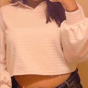 Cropped beige sweater with a collar and puffy long sleeves, Very comfortable.